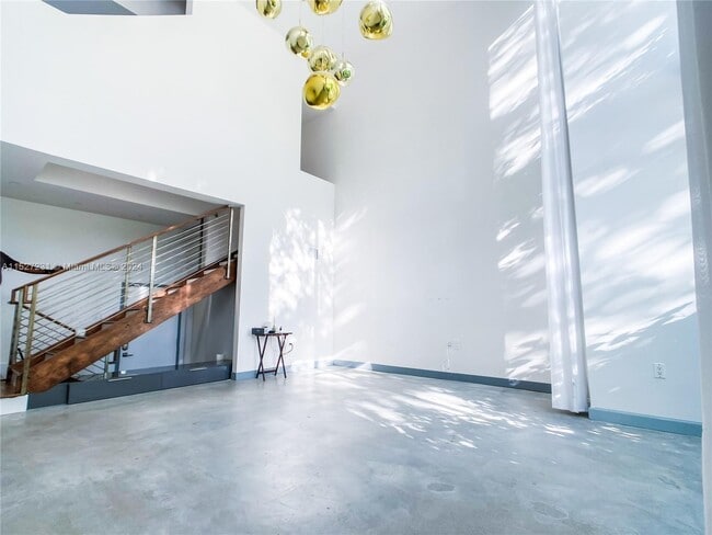 Building Photo - 163 N Shore Dr