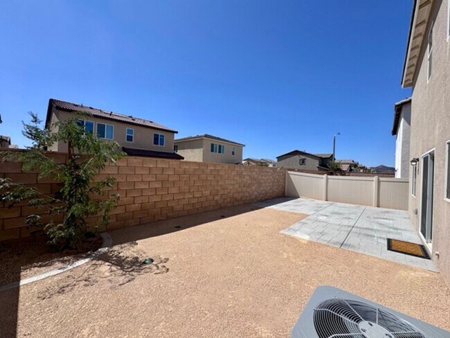 Building Photo - Spacious 4 Bedroom, 2.5 Bathroom Home with...
