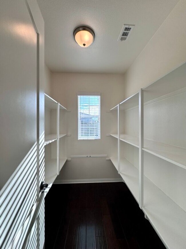 Building Photo - Welcome to this stunning 5 bedroom home fo...