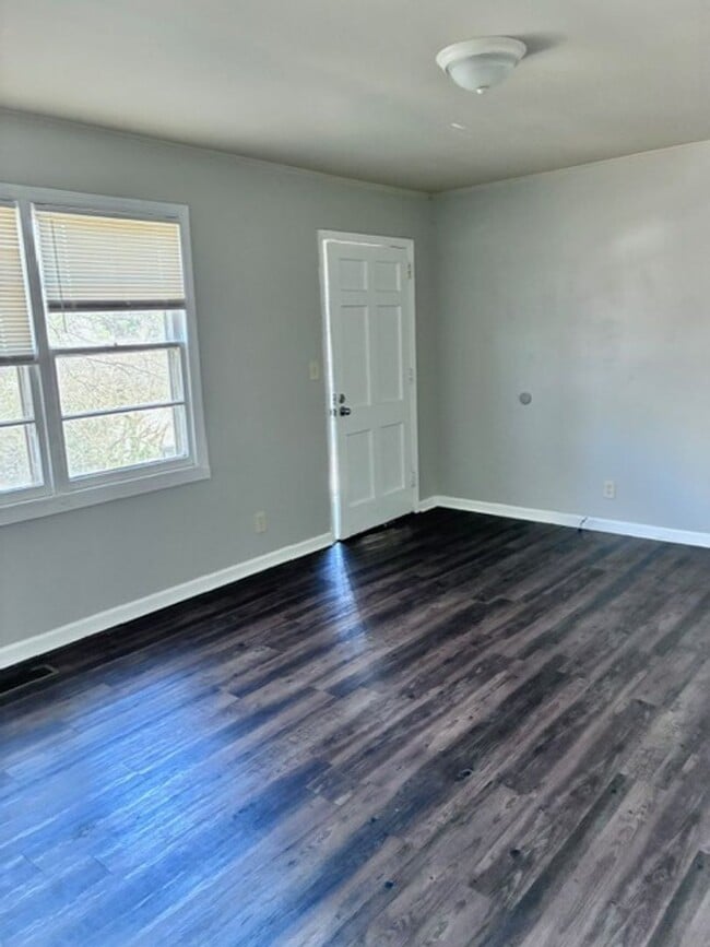 Building Photo - 70 Lakeside Dr