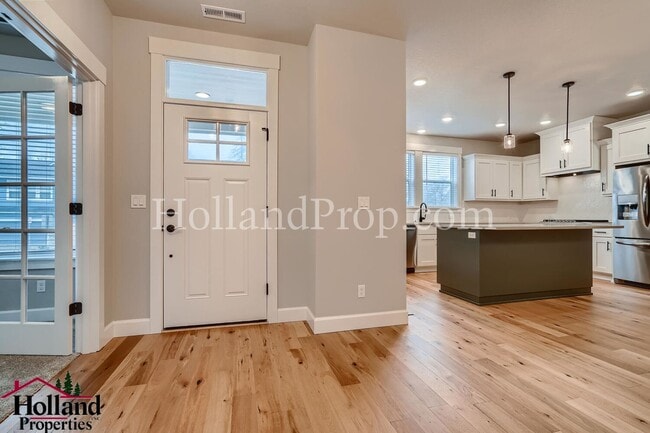 Building Photo - Luxurious South Hillsboro Home with a Fenced Backyard!