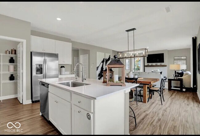 Building Photo - 16935 Sherwin Ct