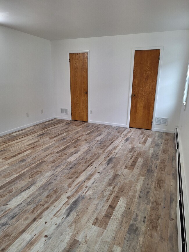 Building Photo - 169 W 51st St