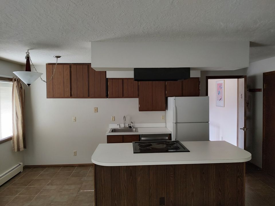 Building Photo - 240 E La Bonte St