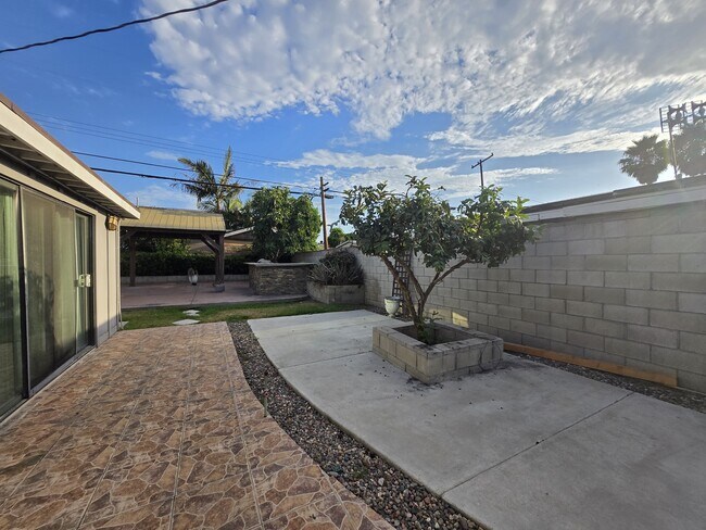 Building Photo - 9622 Stonybrook Dr
