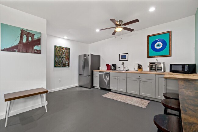 Building Photo - 5923 Moonmist Dr