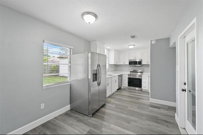 Building Photo - 405 Kelly Ln