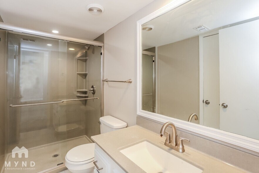 Building Photo - 7513 Cinnamon Lakes Dr