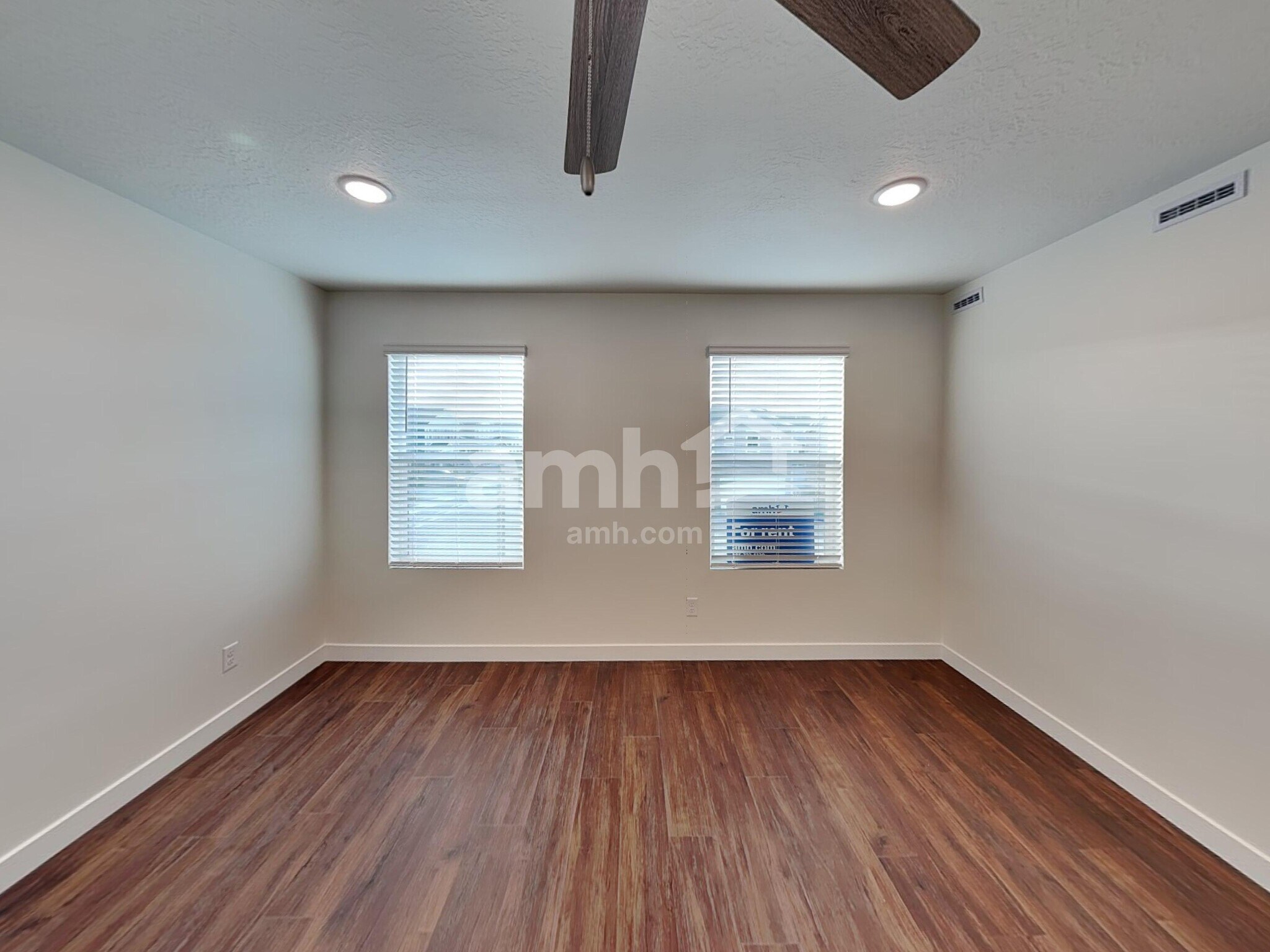 Building Photo - 8977 Royal Ln