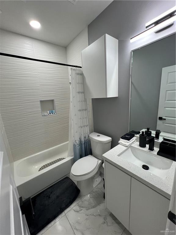 Building Photo - 15 E Iris Ave