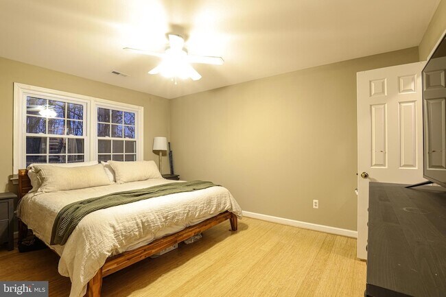 Building Photo - 7966 Hidden Bridge Dr