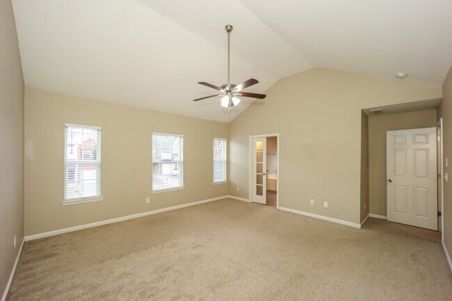 Building Photo - 4421 Ravenwood Dr