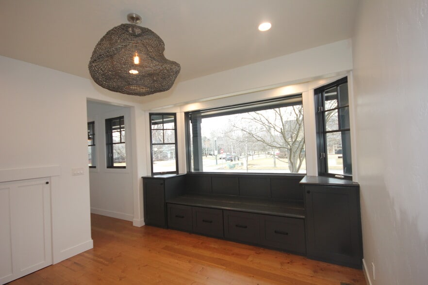 Building Photo - 1023 Creekview Dr