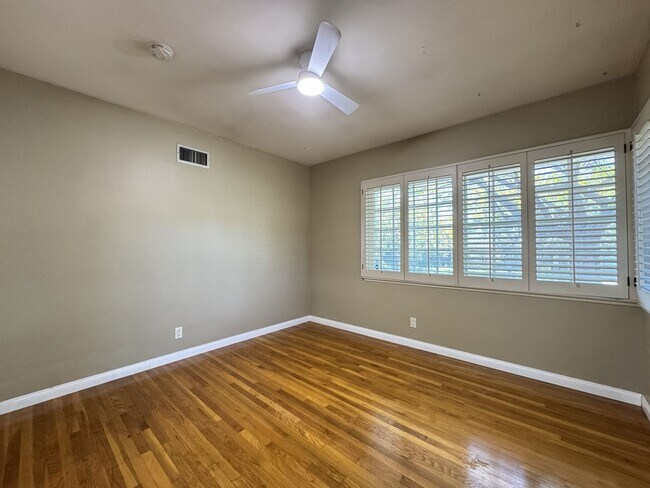 Building Photo - 1232 Longview Dr