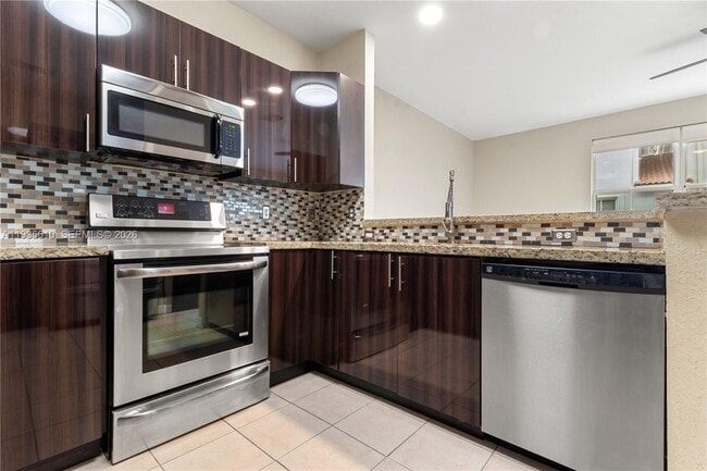 Building Photo - 8562 NW 108th Ave