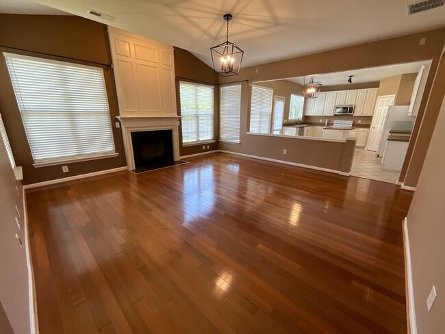 Building Photo - Half Off First Month's rent if you move in by July 31st, Spacious & Elegant 4 BR / 2.5 BA High Po...
