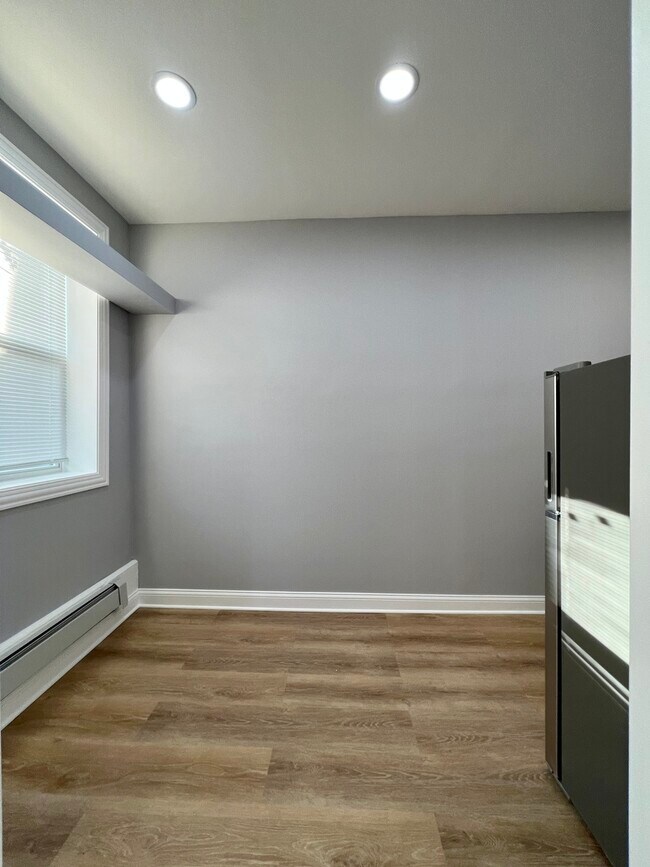 Building Photo - 4427 N Seeley Ave