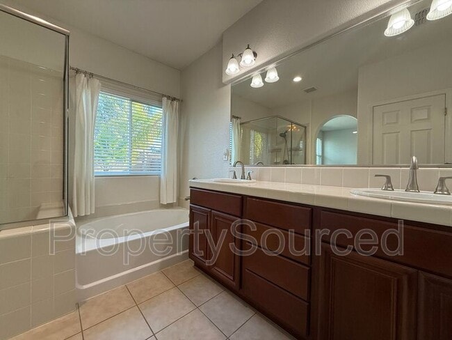 Building Photo - 1720 Dalia Ln