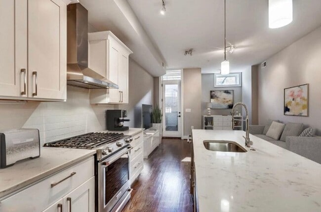 Primary Photo - 4126 8th St NW