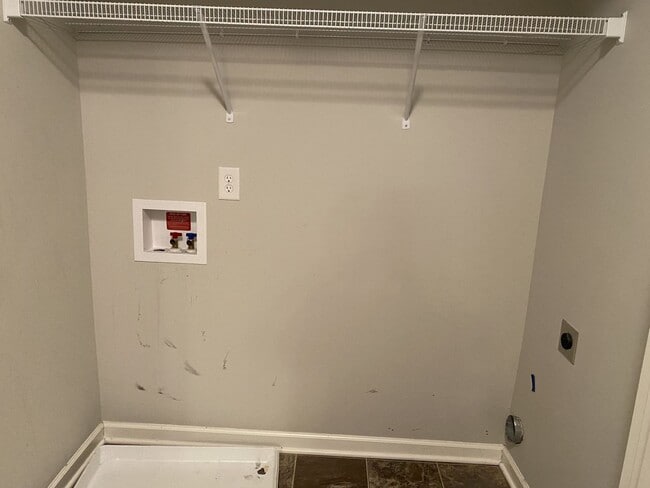 Building Photo - Townhome off Joe B Jackson