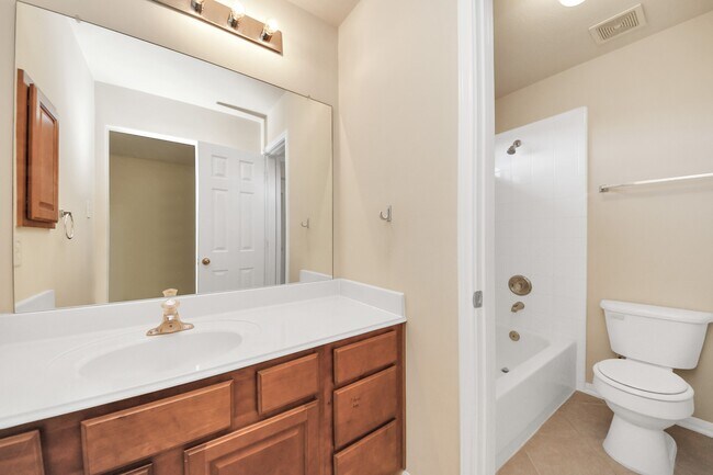 Building Photo - 822 Glen Abbey Dr