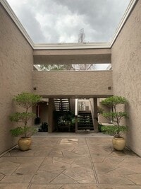 Building Photo - Lovely 2-Bedroom Apartment in Sharon Heights