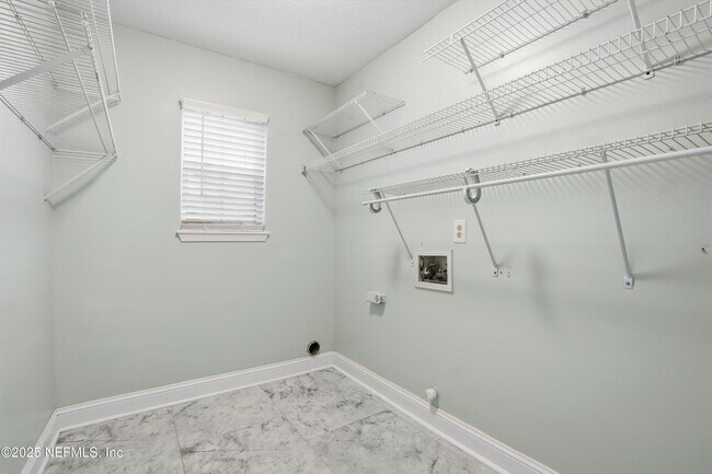 Building Photo - 2810 Sweetholly Dr