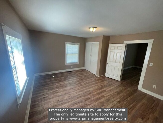 Building Photo - MOVE IN SPECIAL! 2 BR/1 BA available for r...