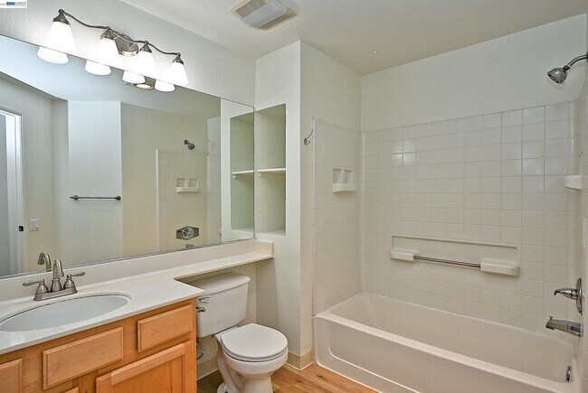 Building Photo - 280 Caldecott Ln