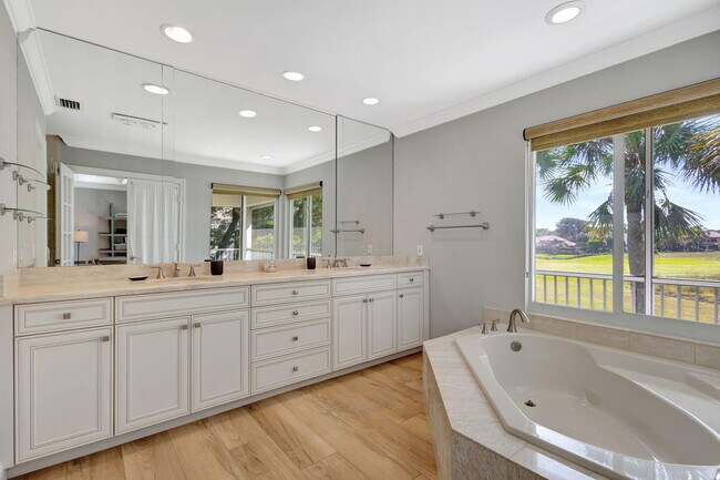 Building Photo - 11839 Pebblewood Dr