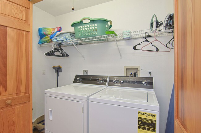 Building Photo - Winter Rental: Wingaerchic (Dog-friendly!)