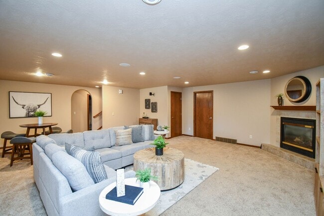 Building Photo - 3908 W 89th St