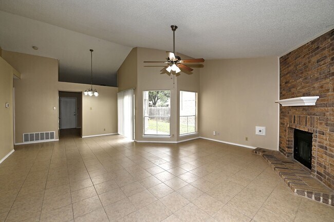 Building Photo - 13706 Winding Hill