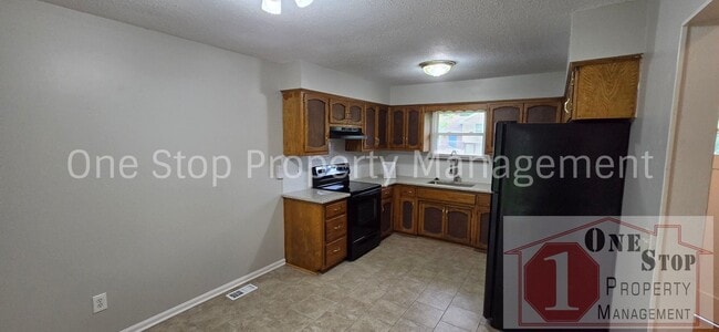 Building Photo - Charming 3 Bedroom, 2 Bathroom, 2 Car Garage Home in Parkville