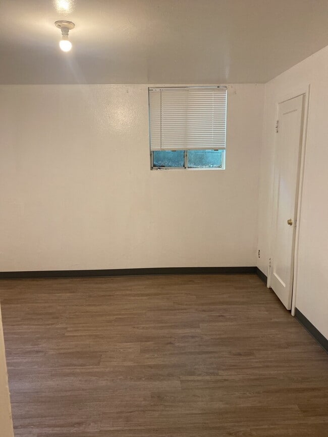 Building Photo - 2BD/1BA Basement Room on The Hill!