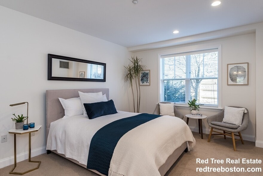 Building Photo - 14 Saint Paul St