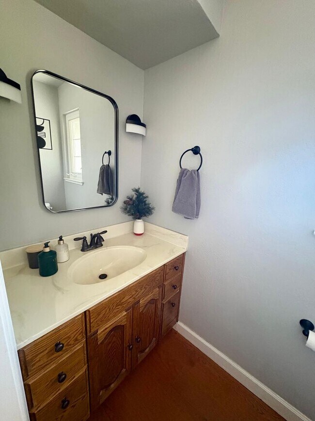 Building Photo - Stunning 4BD + Office Home with Pool in Li...