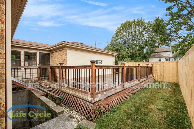 Building Photo - 1055 Lake Michigan Dr NW