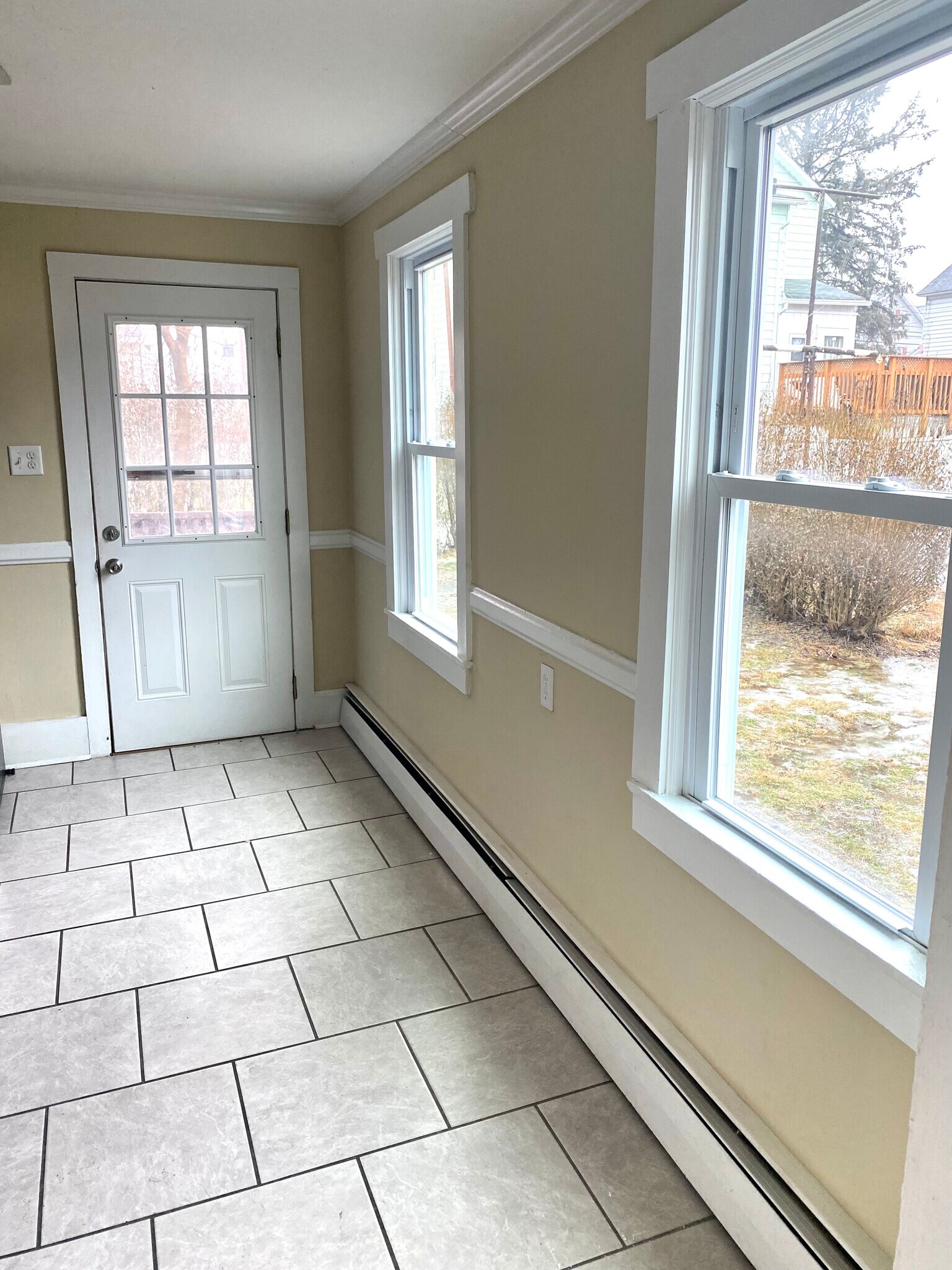 Building Photo - 19 Center St