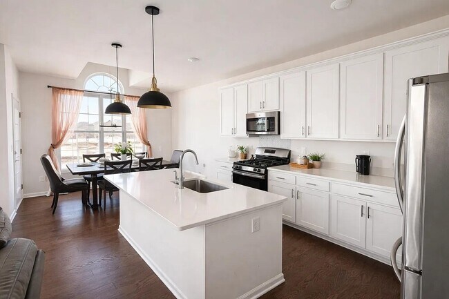 Building Photo - 49773 Lantern Wy