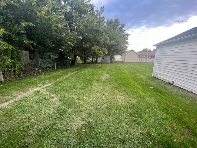 Building Photo - Newly Remodeled Home for Rent in Moline