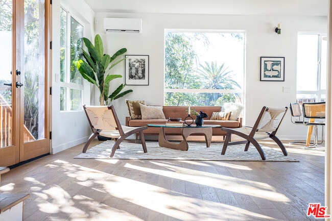 Building Photo - 2210-2214 Echo Park Ave