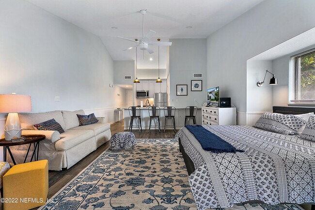 Building Photo - 649 Summer Pl