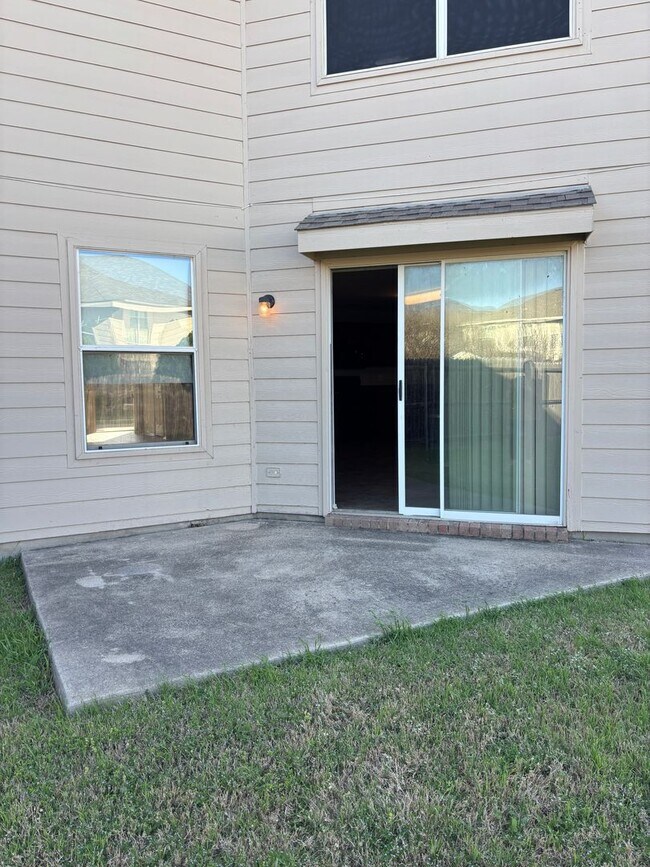 Building Photo - The Perfect Blend of Space & Location – 3 Beds Near Alliance-Perfect for Roommates!