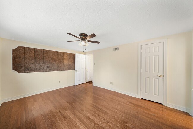 Building Photo - 4419 Grass Valley St