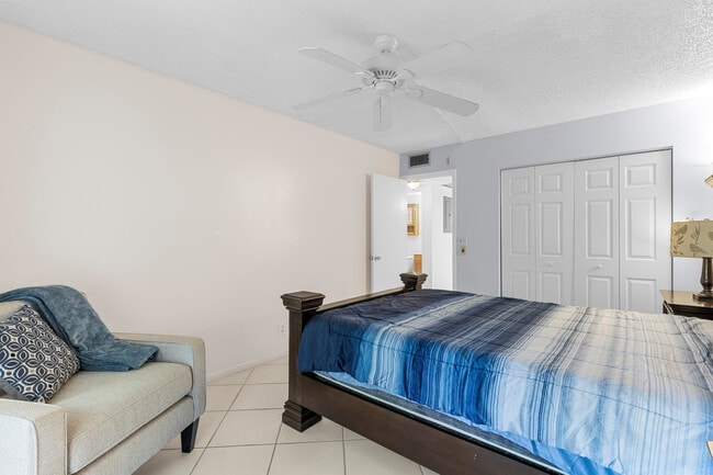 Building Photo - 3028 Harwood D