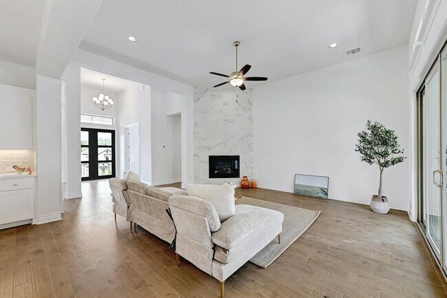 Building Photo - 905 Crestone Stream Dr
