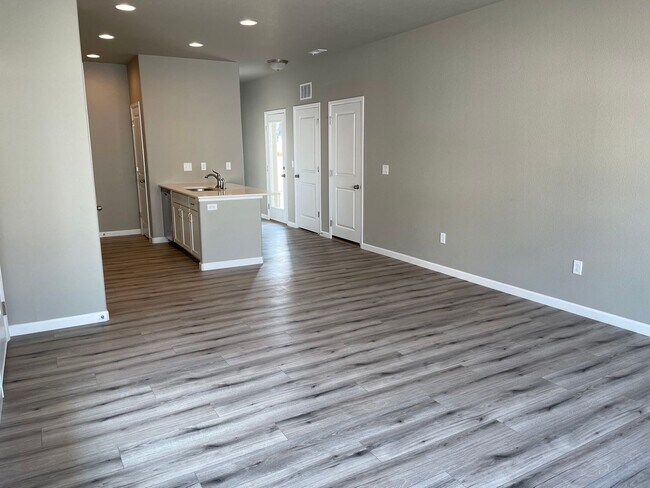 Building Photo - Newer 2 bedroom, 1 bath, 1 car garage home!