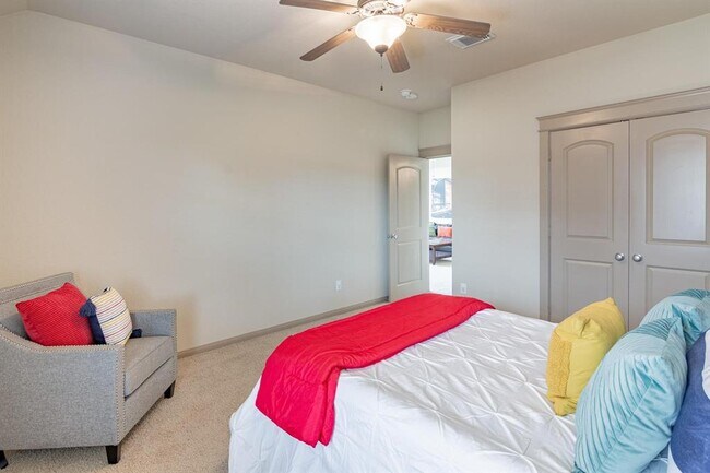 Building Photo - 27 S Mews Wood Ct