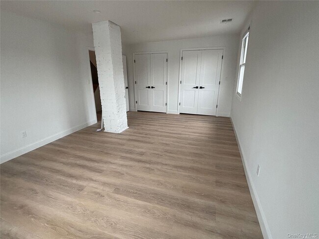 Building Photo - 1353 Old Northern Blvd